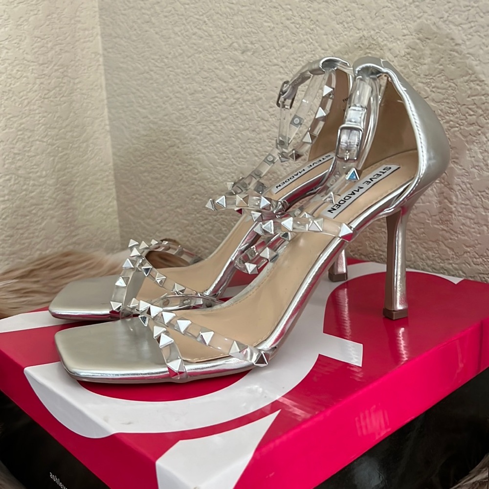 NEW gray heels